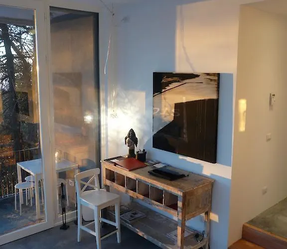 アパート Varesello 20 ブルナーテ