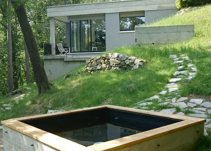 アパート Varesello 20 ブルナーテ